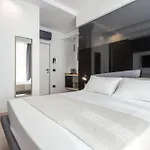 Hibrido Boutique & 3*