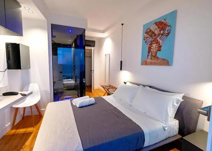 Hibrido Boutique & 3*