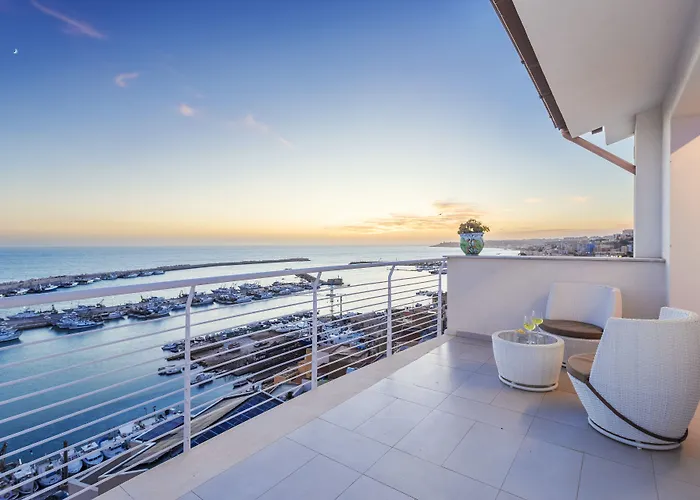 Hibrido Boutique & 3*